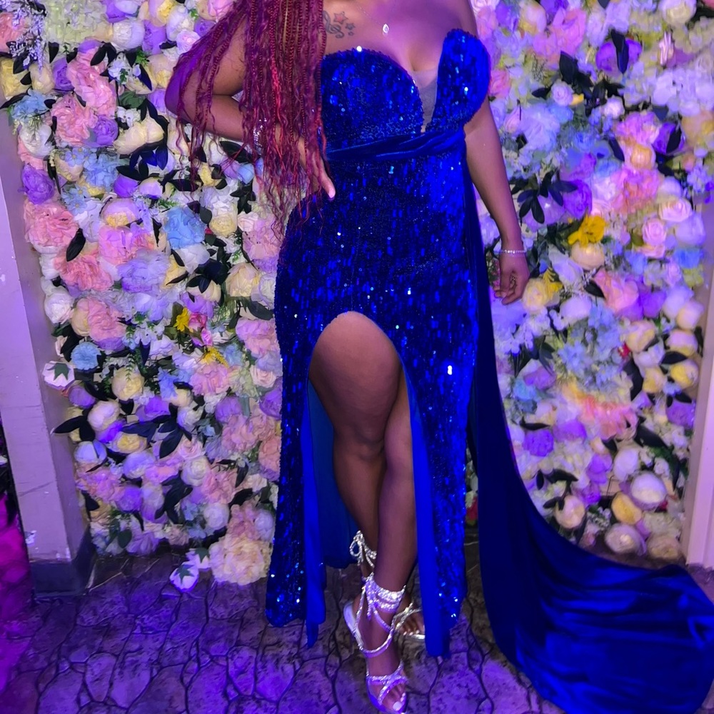 Elegant blue sequin dress